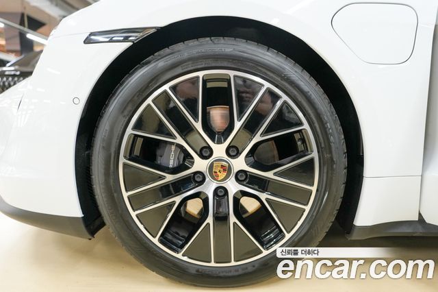 Porsche Taycan Base — пробег 75 300 км — фото 5 из 5