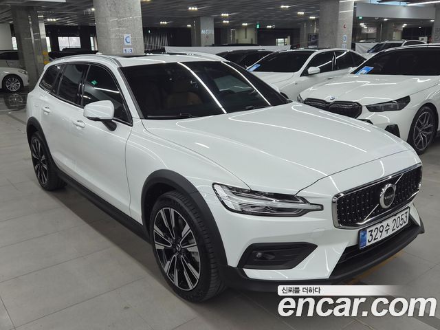Volvo V60 B5 Ultimate AWD — пробег 28 000 км — фото 5 из 5