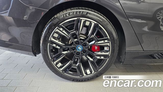 BMW i5 M60 xDrive — пробег 32 167 км — фото 5 из 5