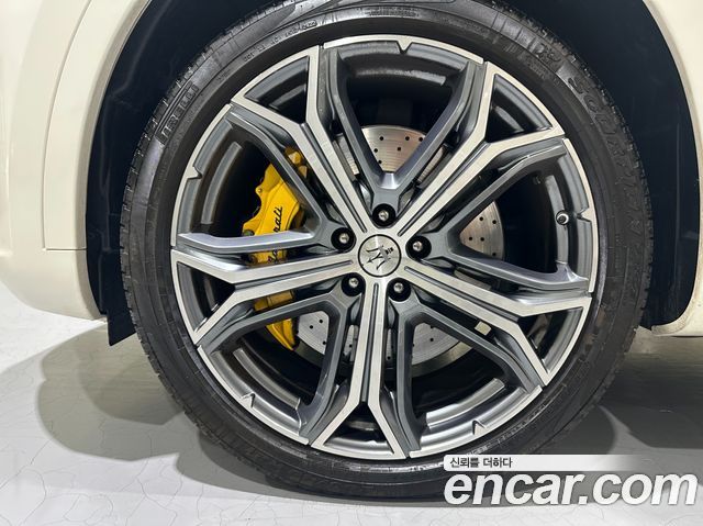 Maserati Levante из Кореи Encar