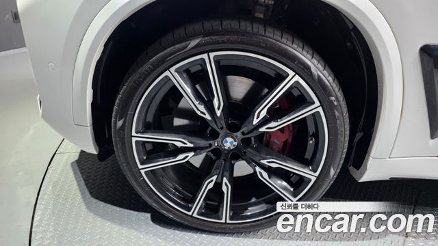 BMW X5 M60i — пробег 25 918 км — фото 5 из 5