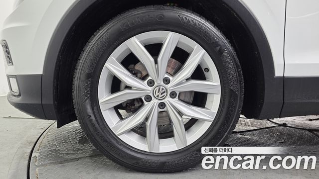Volkswagen Tiguan 2.0 TDI Premium — пробег 64 185 км — фото 5 из 5
