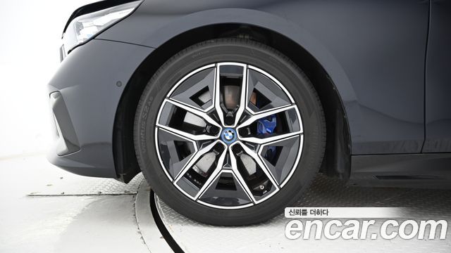 BMW i5 eDrive 40 M Sport — пробег 48 833 км — фото 5 из 5