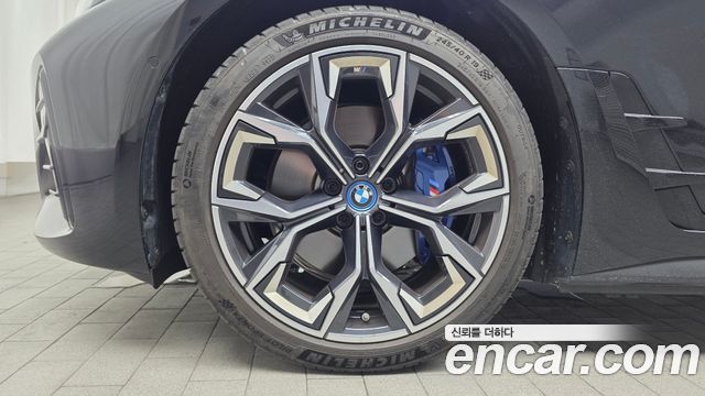 BMW i4 eDrive40 M Sports Pro — пробег 10 487 км — фото 5 из 5