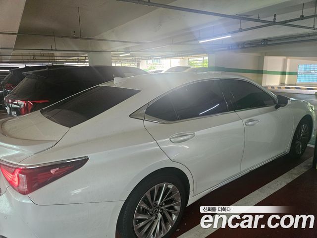 Lexus ES Executive — пробег 9 000 км — фото 5 из 5