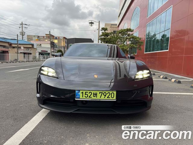 Porsche Taycan 4S — пробег 31 000 км — фото 1 из 5