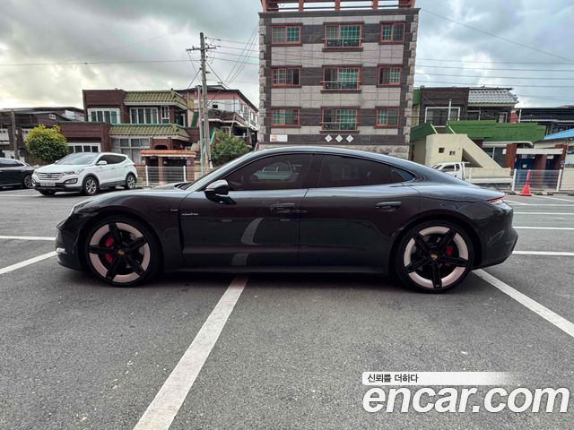 Porsche Taycan 4S — пробег 31 000 км — фото 2 из 5