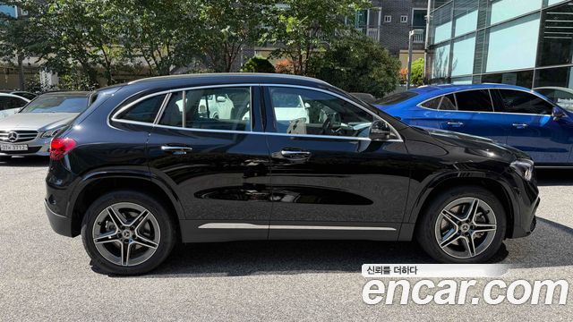 Mercedes-Benz GLA-Class GLA250 4MATIC — пробег 200 км — фото 3 из 5