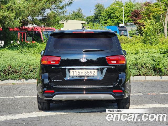 Kia Carnival из Кореи Encar