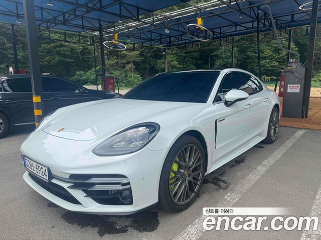 Porsche Panamera 2.9 AWD E-Hybrid — пробег 33 000 км — фото 2 из 5