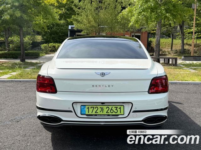 Bentley Flying Spur 4.0 S — пробег 16 000 км — фото 4 из 5