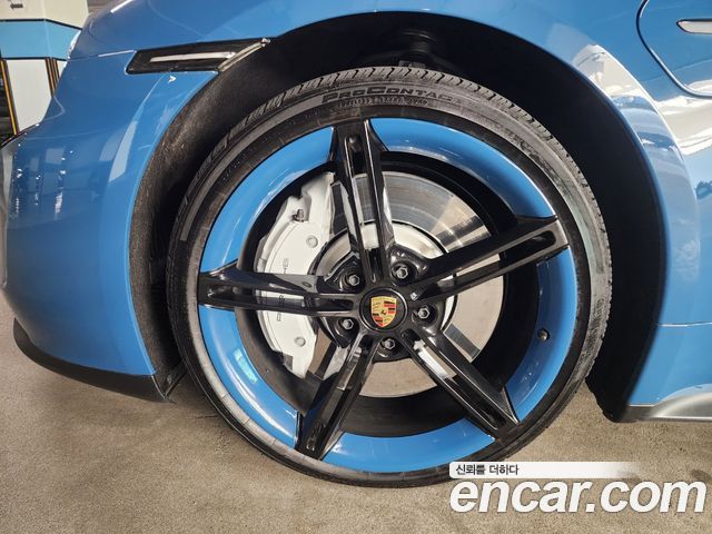 Porsche Taycan GTS — пробег 22 900 км — фото 5 из 5